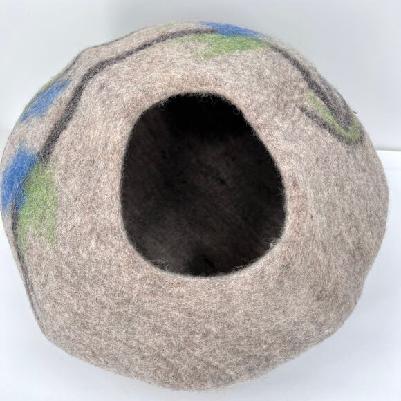 Wool Felt Cat Cave Bed Nap Cocoon Oatmeal Tan Branch Star Pattern NEW - Picture 9 of 10